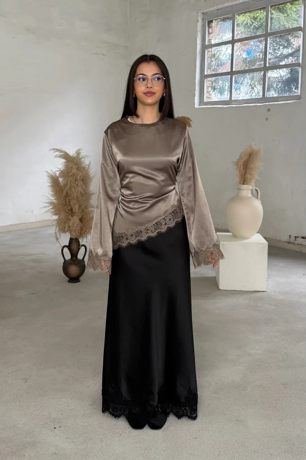 Elegant Satin Lace Patchwork Tops Women 's Slim Belted Waist-cinching O-neck Long Sleeves Female Shirt 2026 Spring Lady Fashion