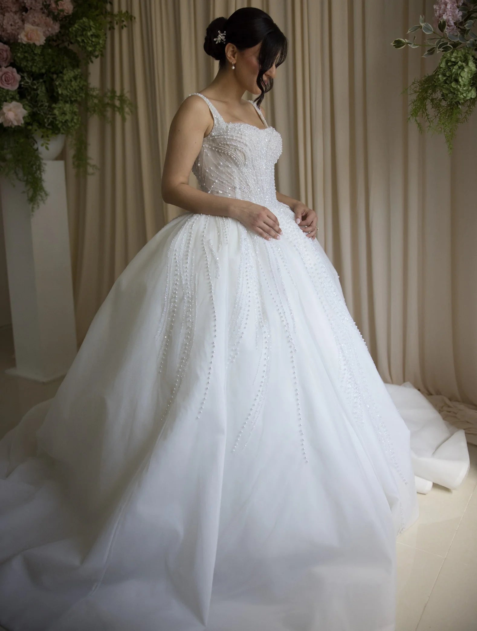 Gorgeous And Sexy A-Line Lace Bead Decoration Women's Wedding Dress Round Tie Train Hall Bridal Gown Vestido De Noiva Customized